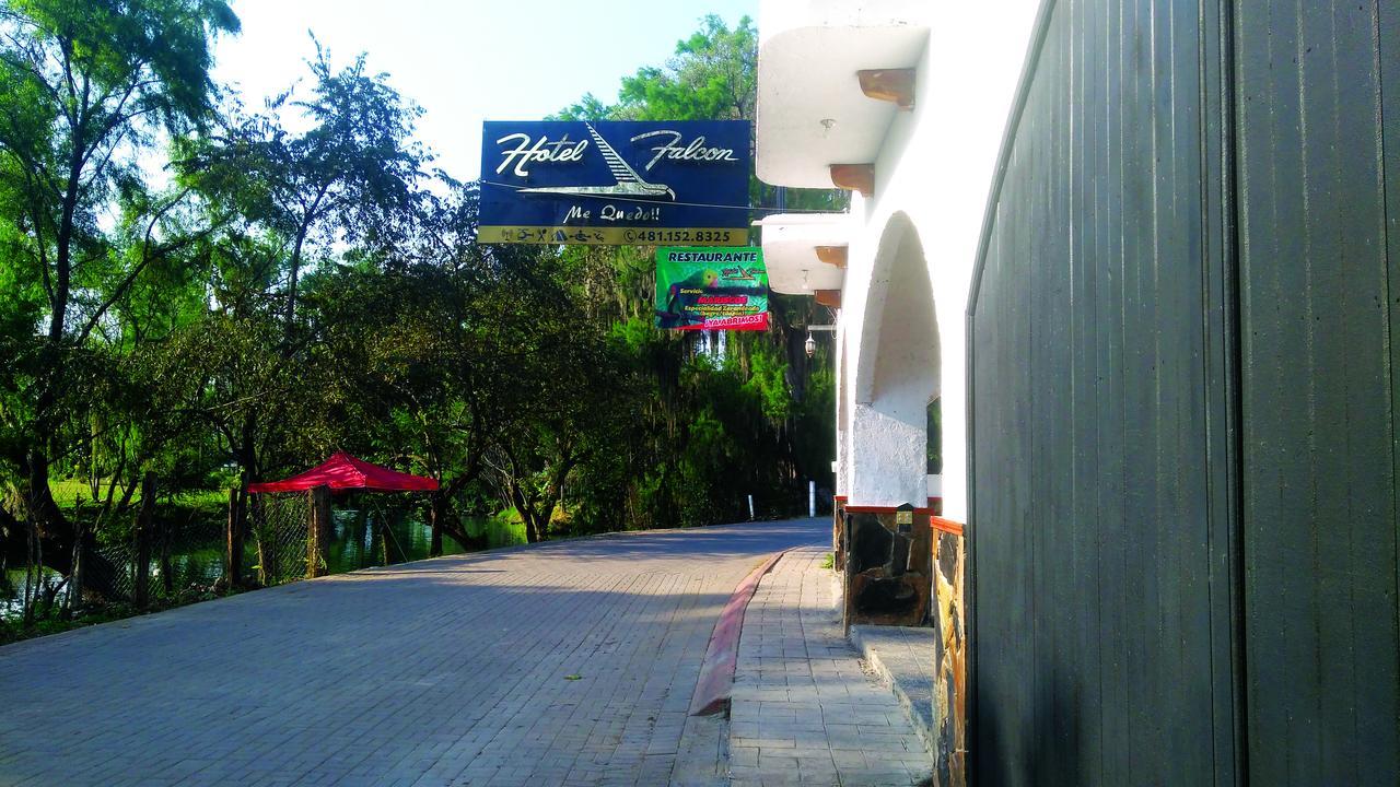 Hotel Falcon Tamasopo Buitenkant foto